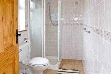 Log Cabin for 6 People in Glenties, County Donegal, Photo 4