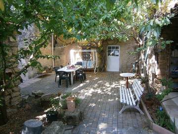 Gîte pour 5 personnes, avec jardin à Cornillon-Confoux