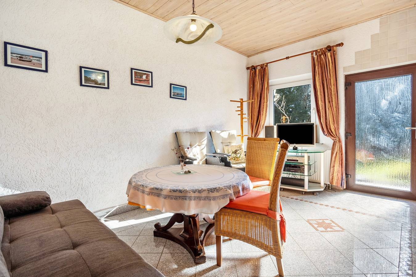 Ganze Wohnung, Apartment B mit privater Terrasse, Garten und Wlan in Klausdorf, Stralsund Umland