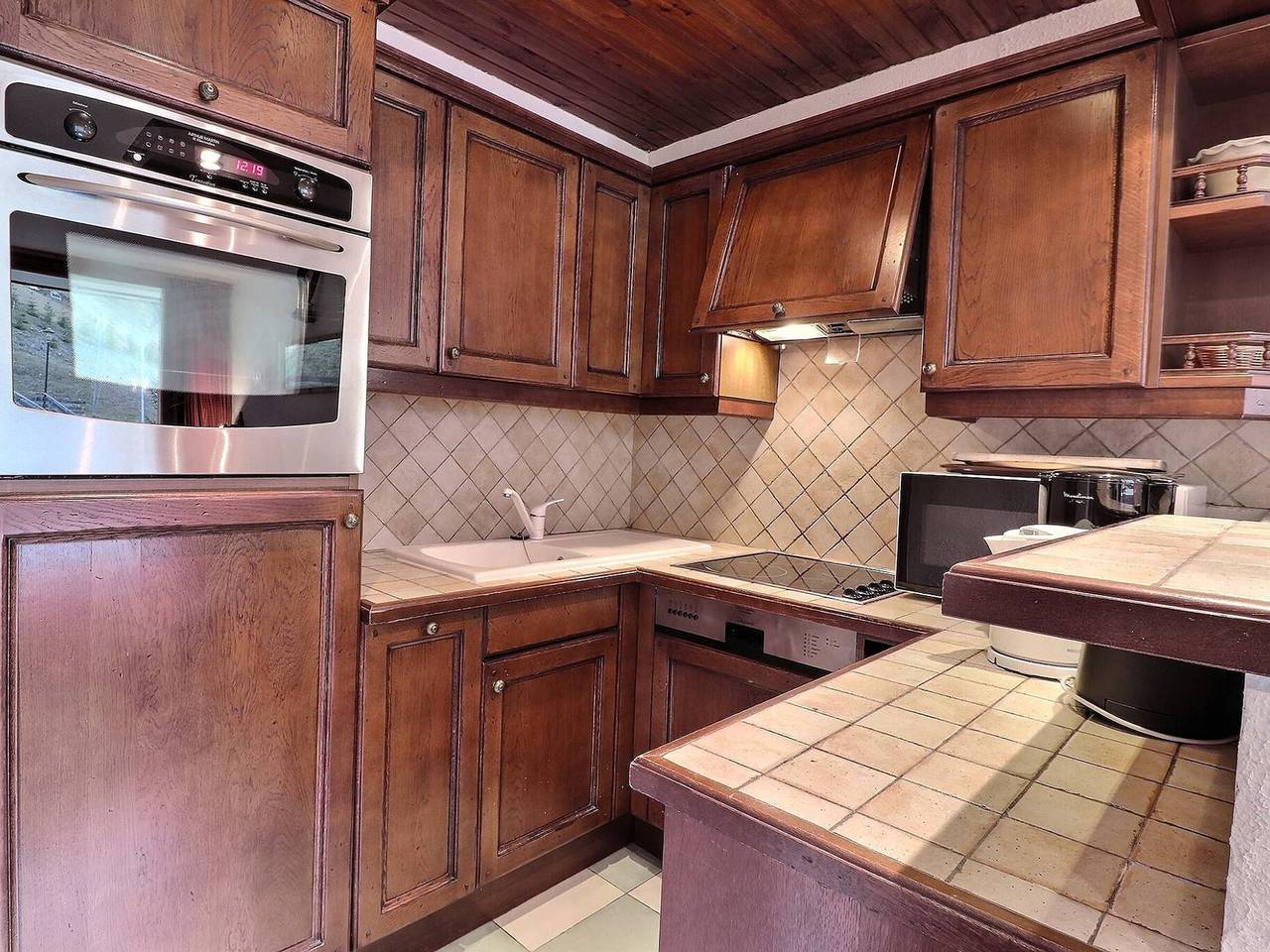 Ganze Wohnung, Sonnige, komfortable Wohnung mit Doppelbett in Les Allues, 73550 – Perfekt für den Urlaub! in Méribel-Mottaret, Les Allues