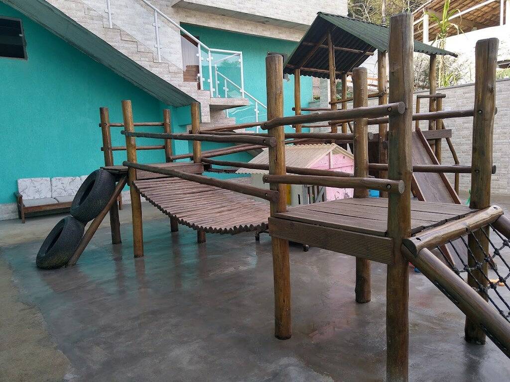 Ganze Wohnung, Möblierte Küchenzeile mit Pool und Freizeitbereich in der Nähe. der Strand Martim de Sá in Caraguatatuba, Região Metropolitana do Vale do Paraíba e Litoral Norte