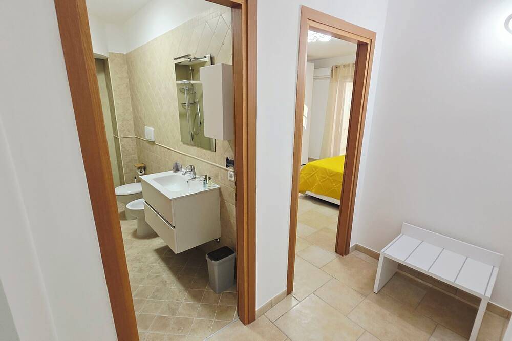 Mava Rooms, breakfast included, 300mt from the sea and 800 from the center in Vieste, Gargano