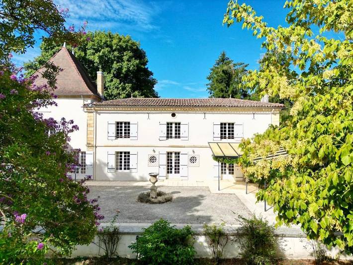 Location de vacances pour 11 personnes, avec Terrasse et Jardin ainsi que Piscine et Vue à Flaujagues
