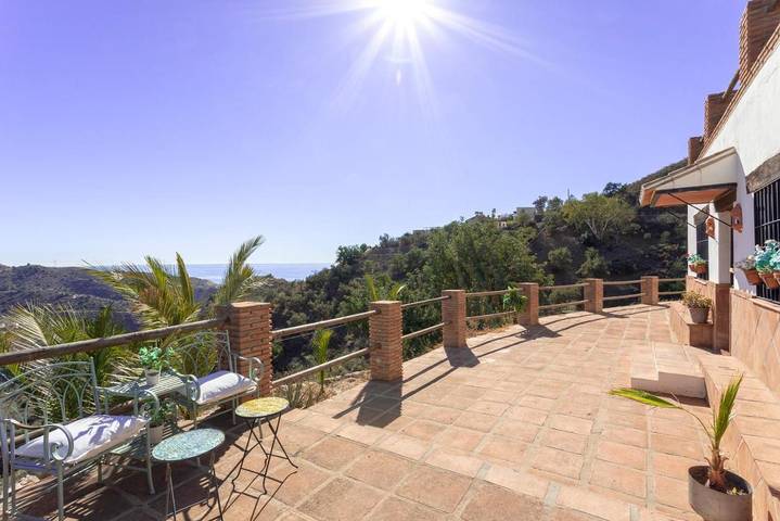 Chalet für 4 Personen, mit Terrasse und Ausblick in Malaga