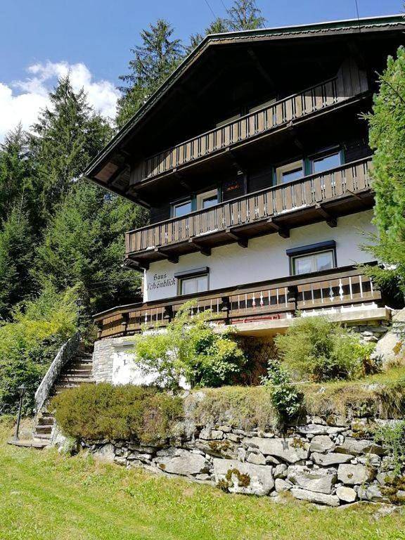 Ferienwohnung für 6 Personen, mit Terrasse und Garten sowie Sauna und Ausblick in Ginzling