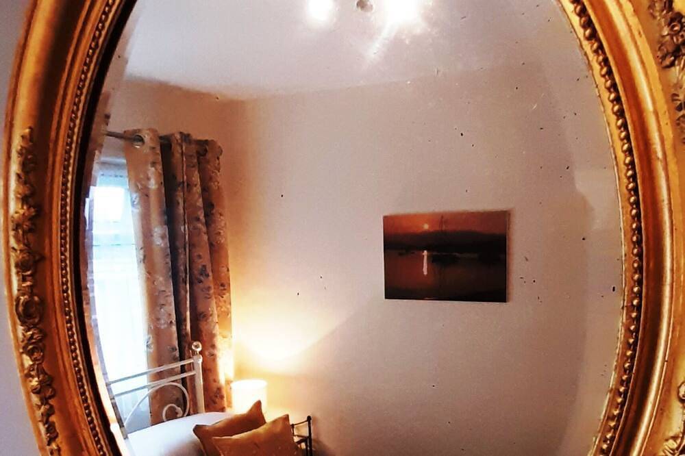 Leafy Corner Chalet. 2 bedroom 4 person Chalet in Dartmouth, Devon