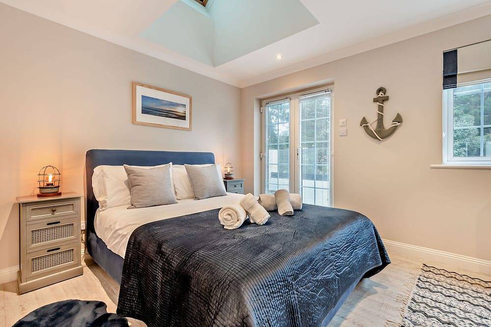 High Tides Elegant & Modern 4-Bedroom Villa in Sandbanks in Sandbanks, Poole