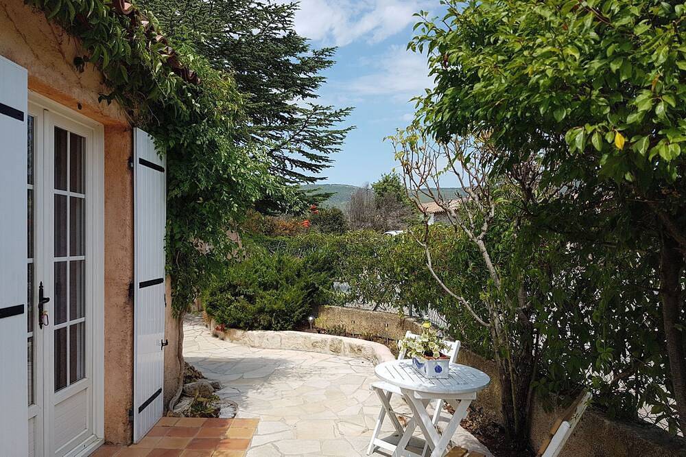 Ganze Wohnung, Petit Fleur Studio with Terrace in Ampus, Draguignan Region