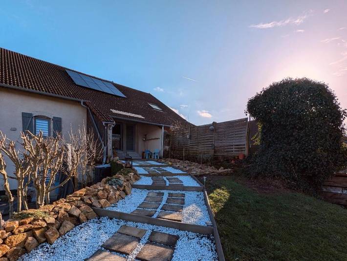 Location de vacances pour 5 personnes, avec jardin dans Chambornay-lès-Pin