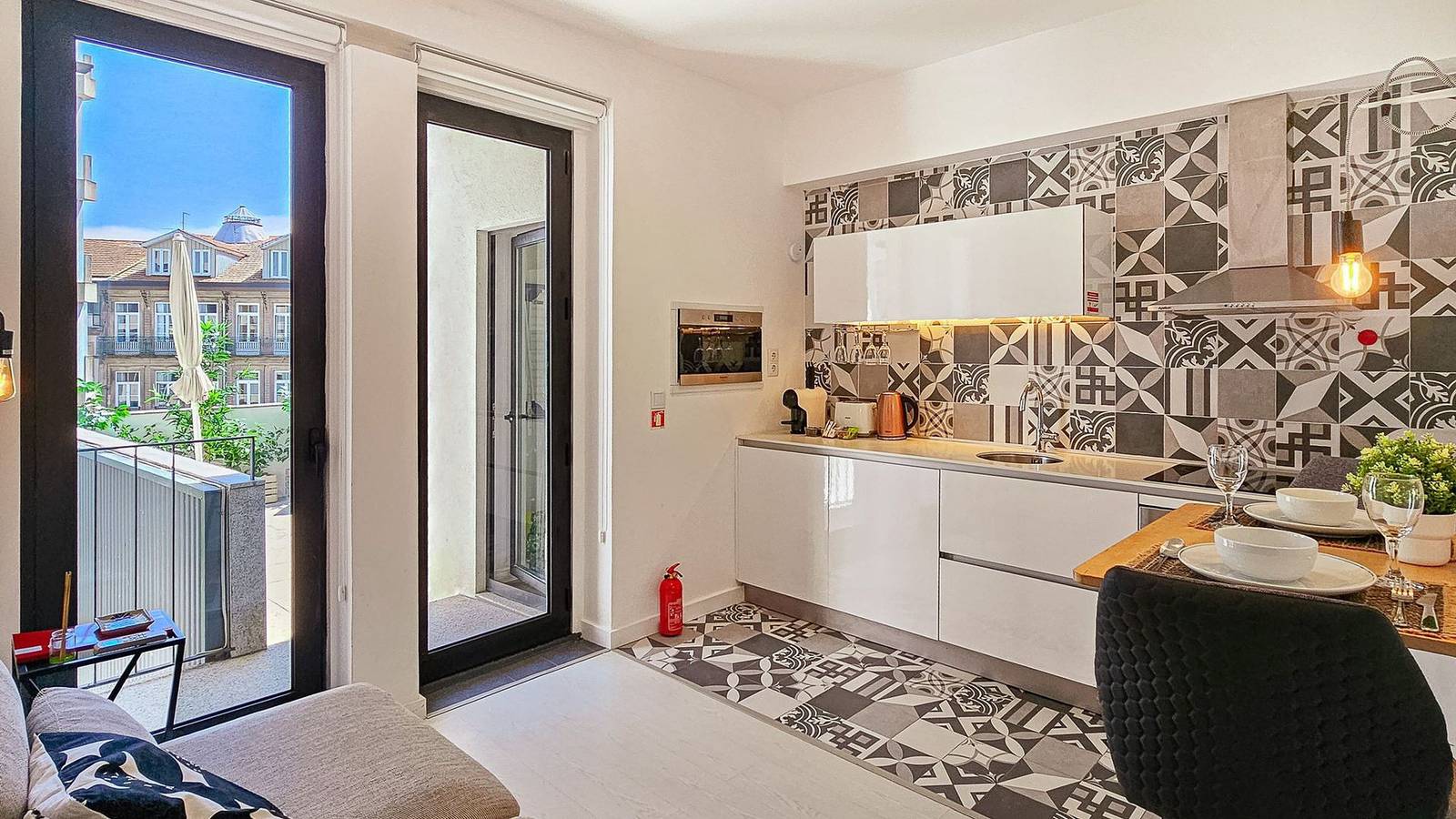 Entire apartment, Wonderful Flat in Bonfim by Lovelystay in Porto, Porto District