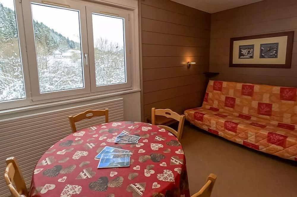 Appartement entier, 300m du centre station, piscine, parking, casier à ski, 32m², Lélex in Lélex, Parc naturel régional du Haut-Jura