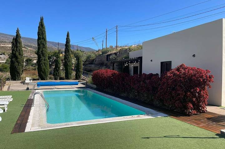 Holiday home for 10 people, with pool and garden as well as balcony - 1