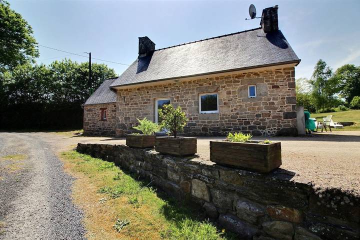 Gîte pour 4 personnes, avec Jardin à Ploubezre