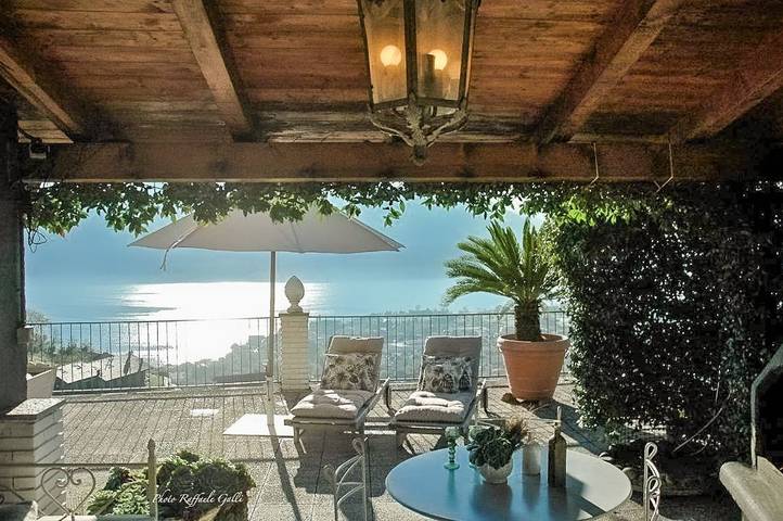 Bungalow für 4 Personen, mit Balkon und Pool sowie Seeblick in Italien - 3
