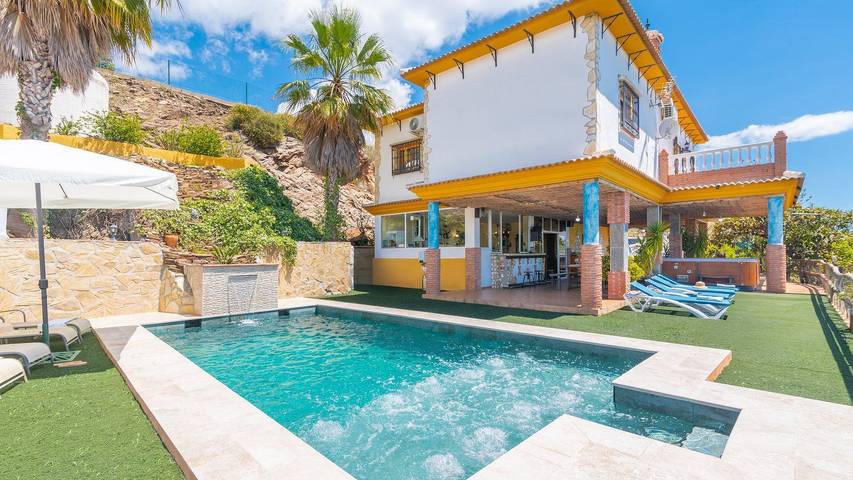 Ferienhaus für 10 Personen, mit Balkon/Terrasse und Whirlpool sowie Pool in Sayalonga - 2