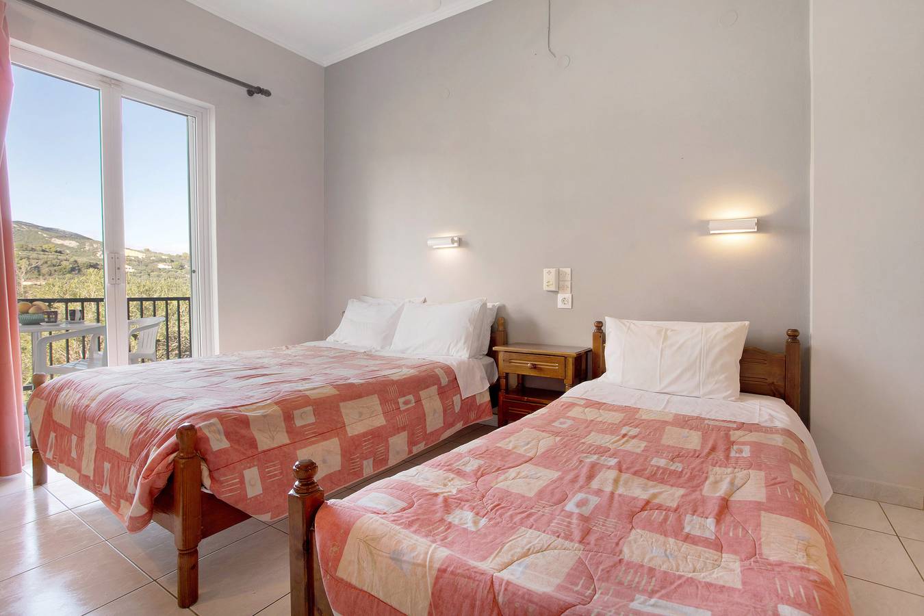 Ganzes Studio, Studio "Dolphin Studio Meerblick 10" mit Privatem Balkon, Gemeinschaftsgarten und Wlan in Keri, Laganas