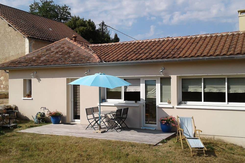 Detached house with access to private fishing pond in Maurens, Périgord Pourpre