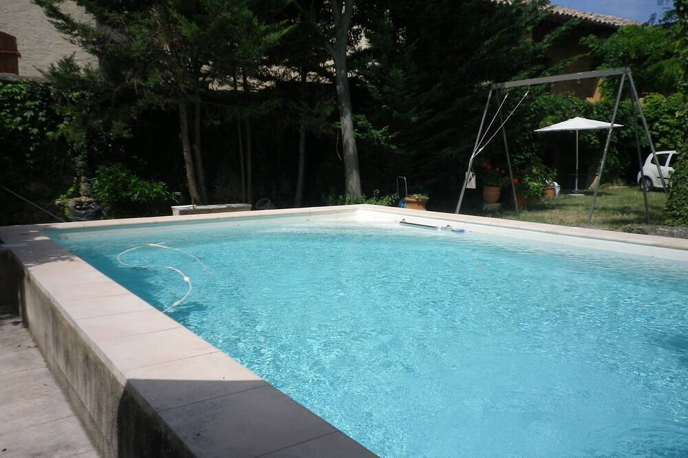 Maison avec piscine dans un village de charme in Pouzilhac, Région de Nîmes