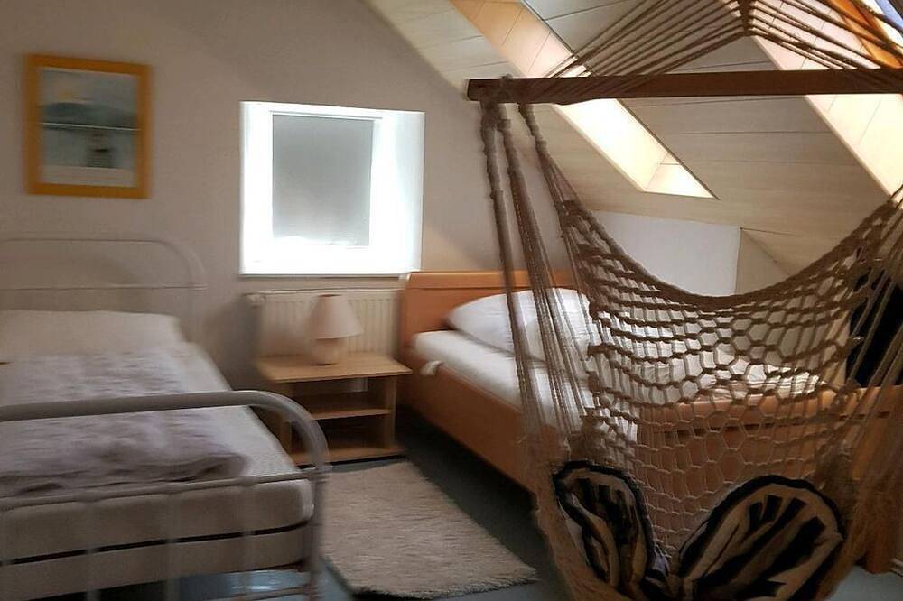 Ganze Wohnung, 4-Bett-Ferienwohnung Johann - Eifelhaus Franziska in Schutz, Vulkaneifel