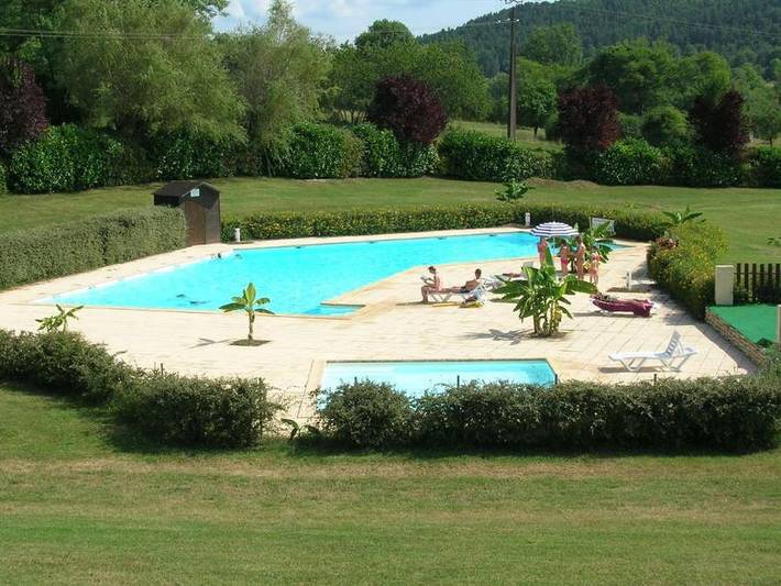 Camping pour 5 personnes, avec bassin pour enfant dans Périgord Noir
