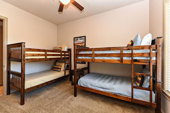 Vacation rental for 10 people, with balcony and hot tub as well as pool in Hurricane