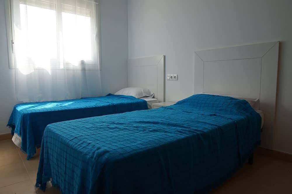 Entire apartment, Luxury 2 bed apartment on 5 star Jack Nicklaus golf course and family resort. in Condado de Alhama, Alhama de Murcia