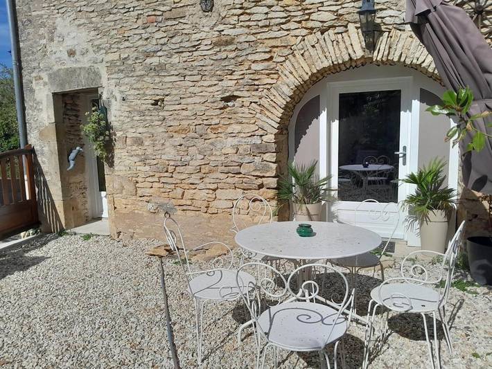 Location de vacances pour 4 personnes, avec Balcon et Jacuzzi ainsi que Terrasse et Vue à Asquins
