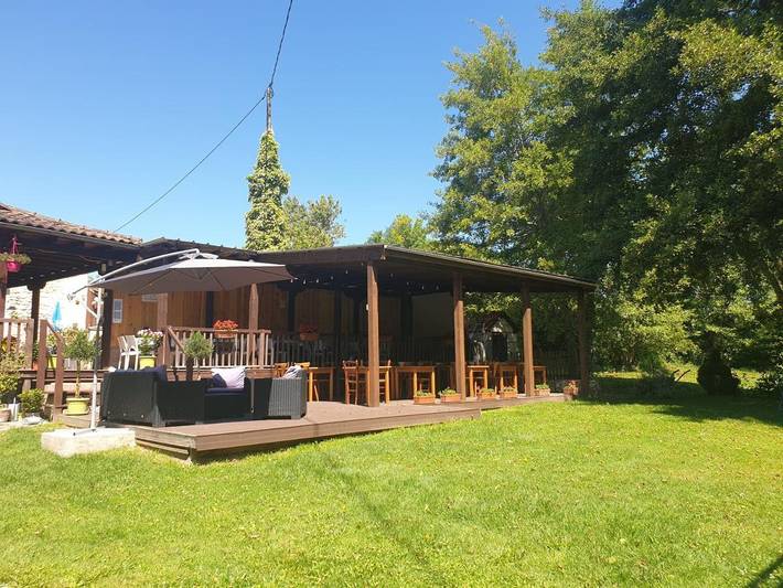 Location de vacances pour 3 personnes, avec vue et piscine ainsi que terrasse et jardin à Vieux-Mareuil - 4
