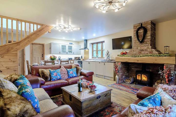 Log cabin for 7 people, with hot tub and garden, with pets in Brandesburton