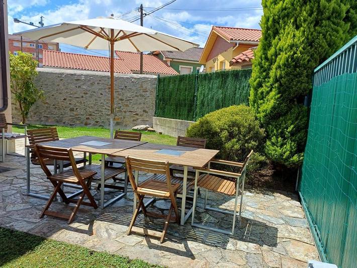 Apartamento para 7 personas, con piscina además de vistas y jardín en Muros de Nalón