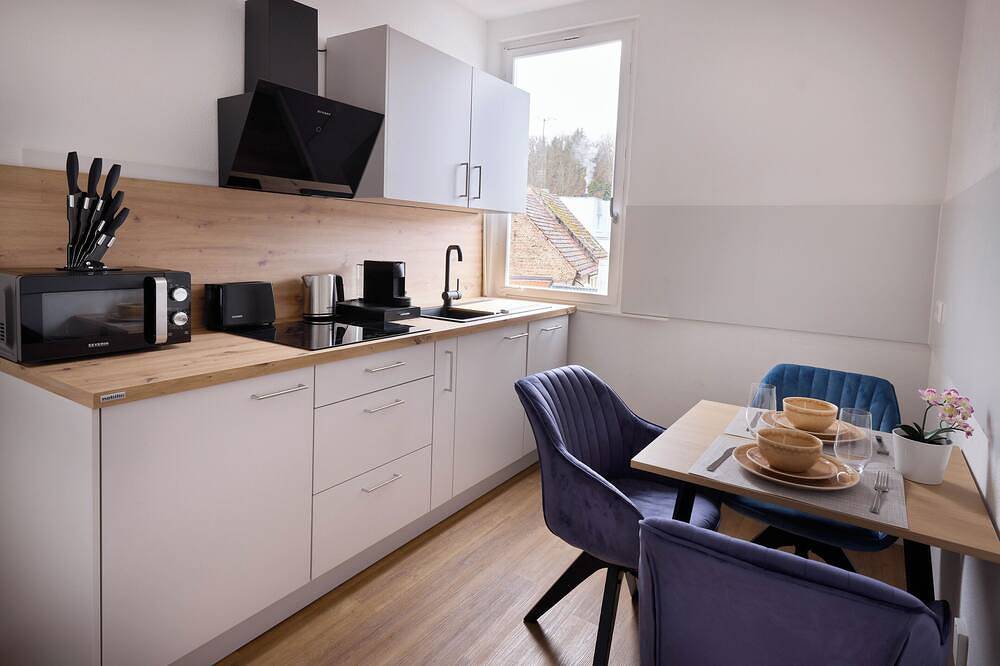 Ganze Wohnung, Design Apartment mit Kingsize-Betten & Balkon in Büchenbronn, Pforzheim