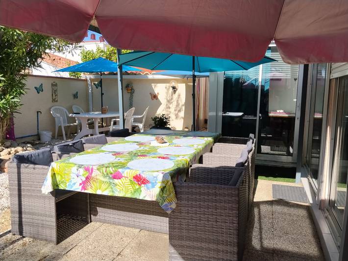 Villa 'Bord De Mer* chez roselyne*' with Private Garden, Parking, Wi-Fi in Saint-Cyprien-Plage, Saint-Cyprien