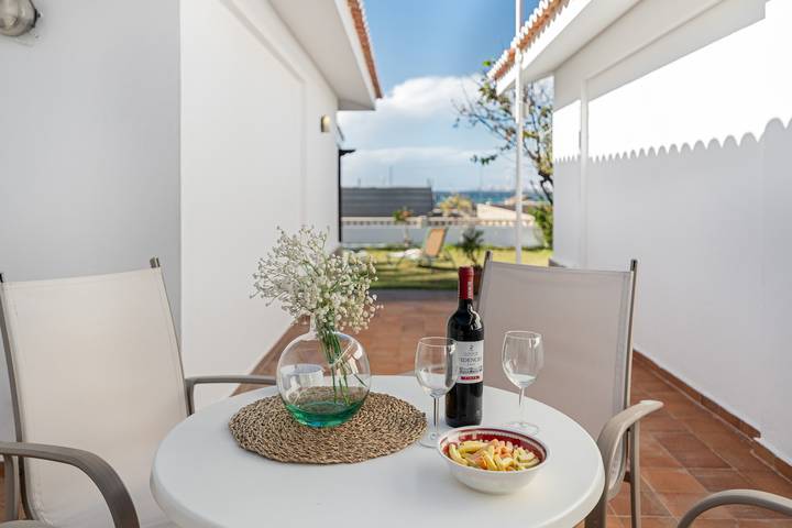 Maison de vacances 'Del Mar' avec vue sur la mer, terrasse privée et Wi-Fi in Playa de la Arenita (Arona), Arona