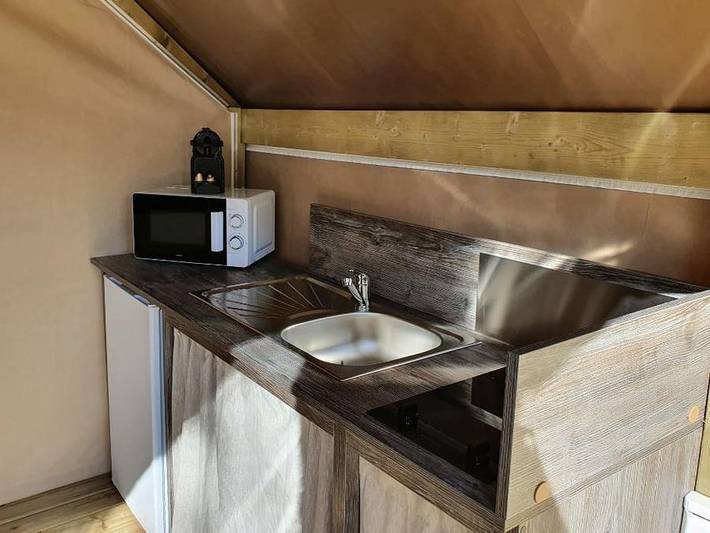 Camping La Pinède - Tienda de lona y madera 4 personas - Saleccia in Calvi, Region de Calvi