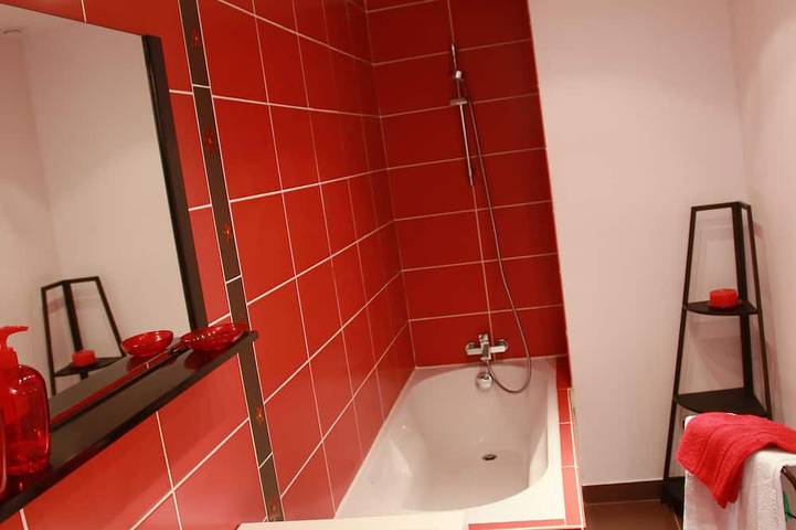 Location de vacances pour 6 personnes, avec terrasse et jardin à Milhac - 4