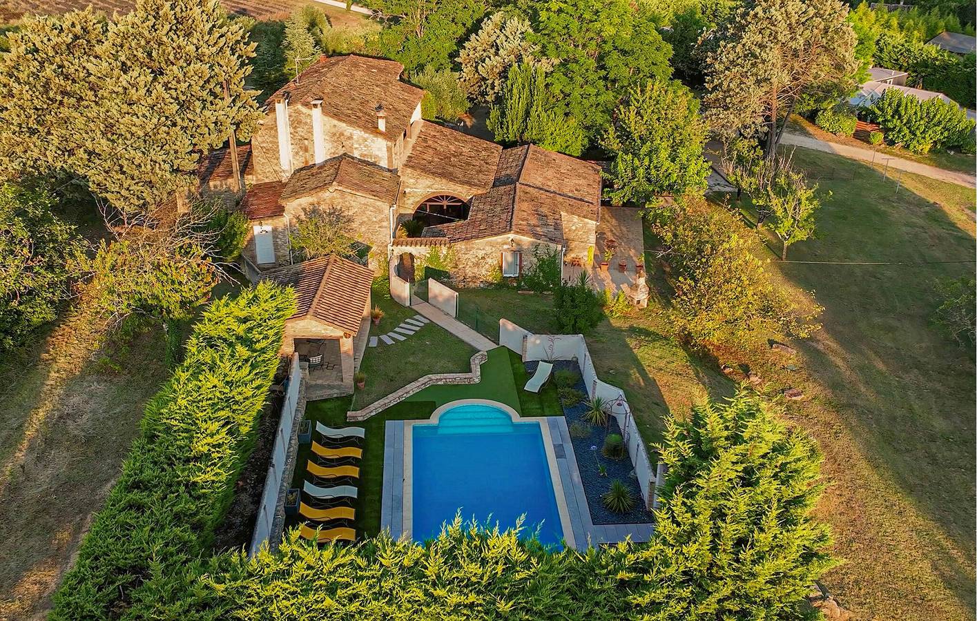 Appartement spacieux avec piscine, parking et Internet in Saint-Sauveur-de-Cruzières, Parc national des Cévennes