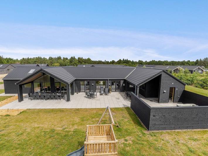 Vacation rental for 18 people, with Terrace and Pool in Zealand