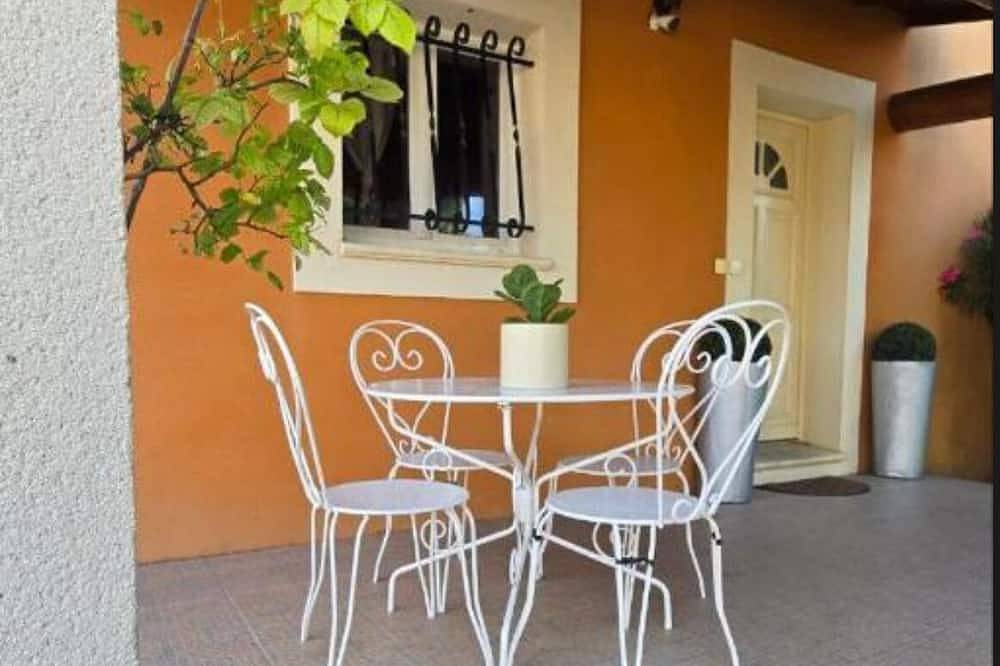 Spacious & Comfortable house in Monteux, next to Parc Spirou and Wave Island. in Monteux, Vaucluse