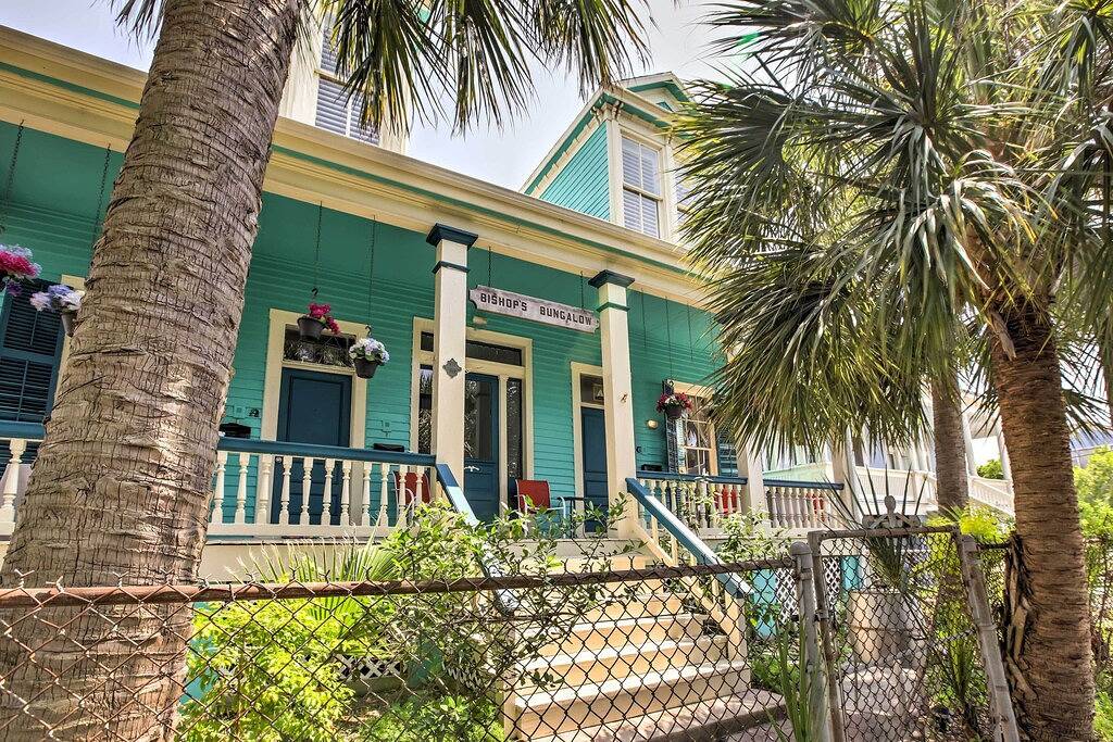 Ganze Wohnung, Galveston 'Bishop's Bungalow' 6 Blocks zum Strand! in Galveston Island, Galveston