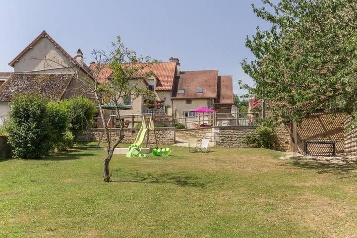 Location de vacances pour 14 personnes, avec jardin, animaux acceptés dans Auxant