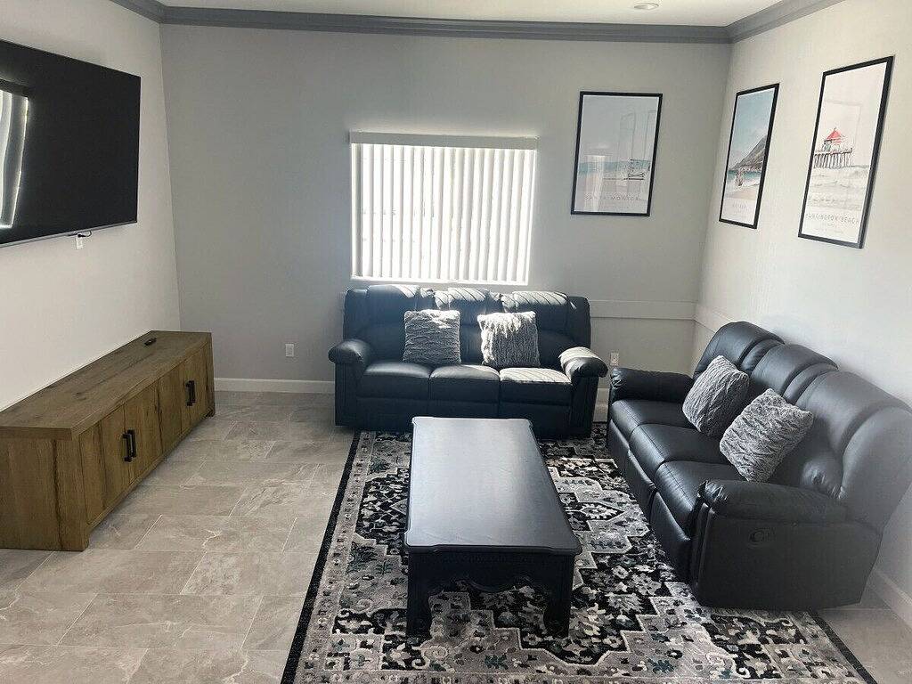 New 2022 5-Bedrooms w/9 Queen Beds Near Disneyland in Westminster, Orange County