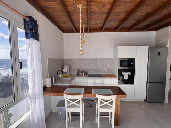 Gîte pour 3 personnes, avec terrasse et vue à La Santa