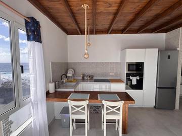 Gîte pour 3 personnes, avec vue et terrasse à La Santa