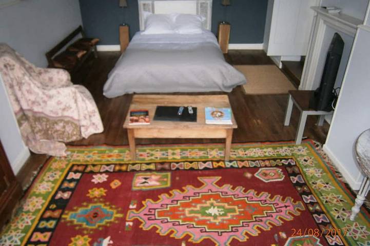 Gîte pour 2 personnes, avec jardin dans Thermes De Neris Les Bains Neris Les Bains - 2