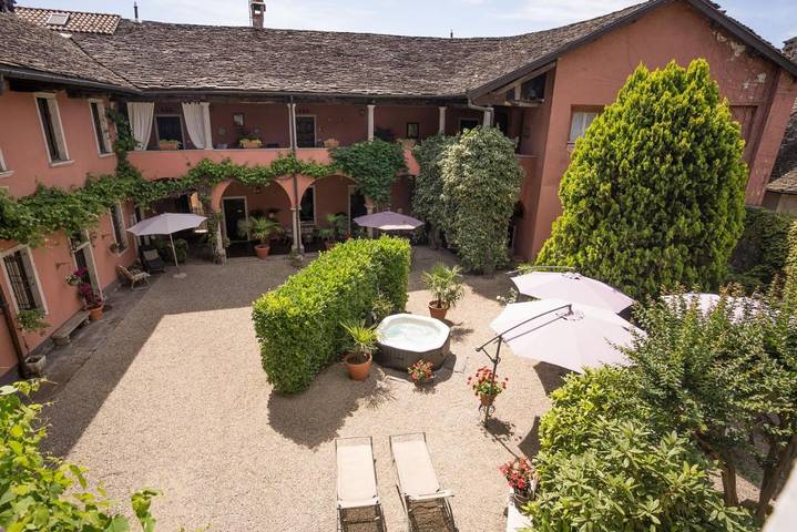 Ferienwohnung für 3 Personen, mit Whirlpool und Terrasse sowie Garten und Ausblick in Miasino