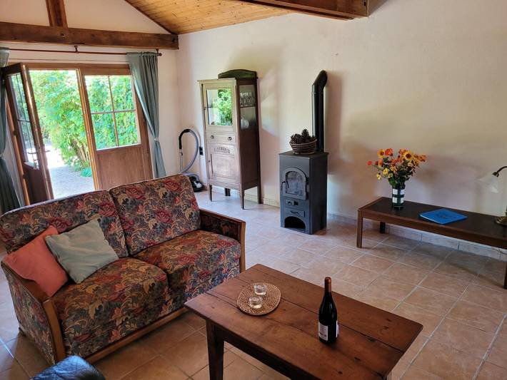 Holiday Home 'Gite Syrah' with Shared Pool, Private Terrace, and Wifi in Saint-Saud-Lacoussière, Périgord-Limousin Regional Nature Park