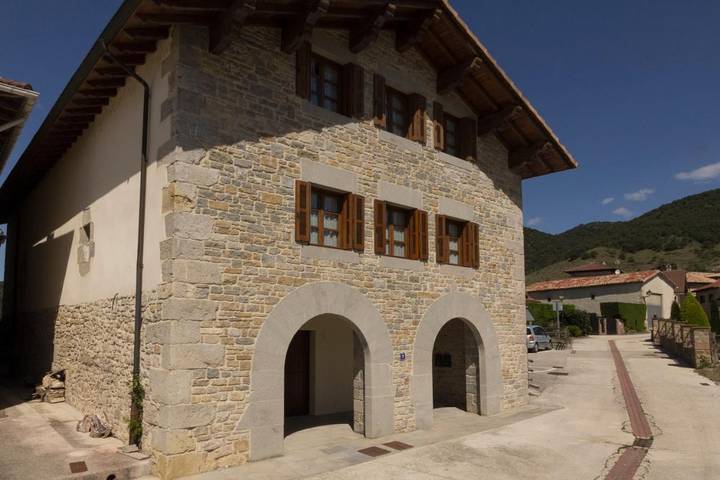 Casa rural para 7 personas, con Terraza además de Jardín y Vistas en Cuenca de Pamplona - 3