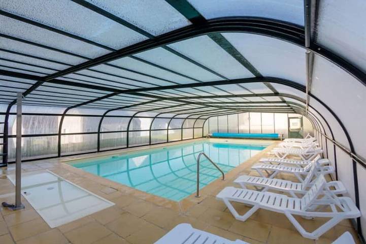 Location de vacances pour 5 personnes, avec piscine et balcon à Saint-Nic