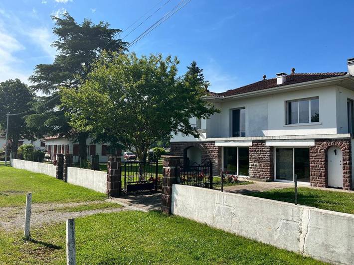 Location de vacances pour 2 personnes, avec Terrasse ainsi que Jardin et Vue à Saint-Jean-le-Vieux