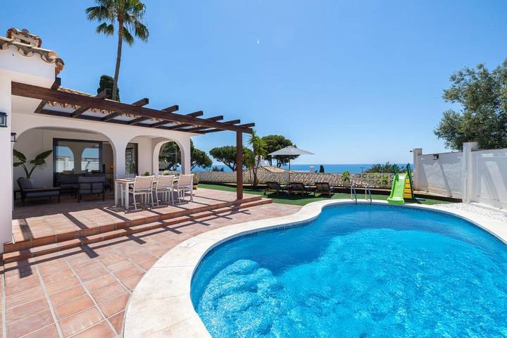 Chalet para 6 personas, con jardín además de piscina y vistas, Se admiten mascotas en Fuengirola